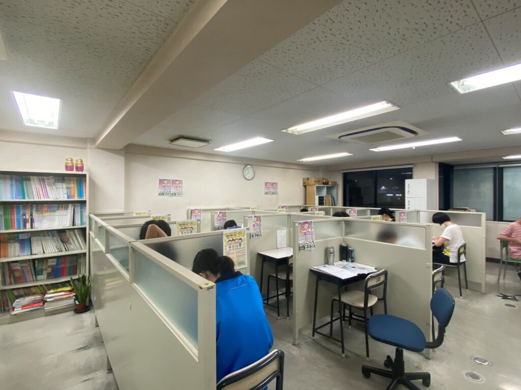 畠中校