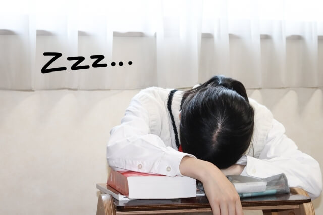 仮眠で起きられない！勉強効率を上げる仮眠の取り方と最適な時間