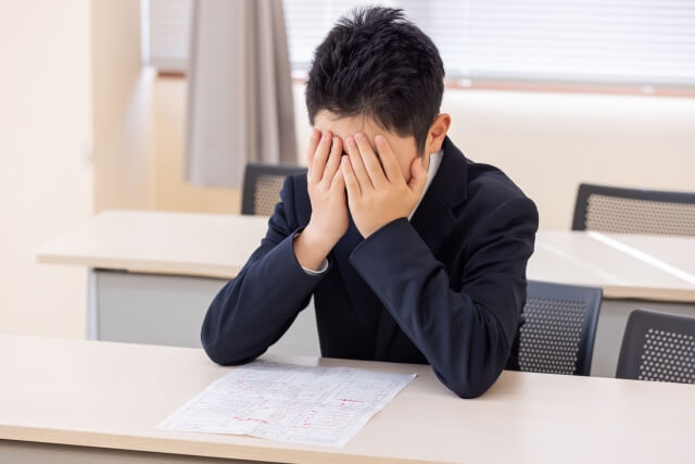 解の公式が覚えられない？高校数学でケアレスミスを防ぐ「鉄壁ルーチン」と覚え方のコツ